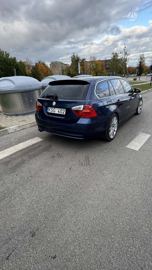 BMW 330 2007 — салон