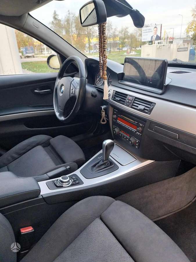 BMW 330 2007 — двигун 2993 cm³, 231 HP (170kW)