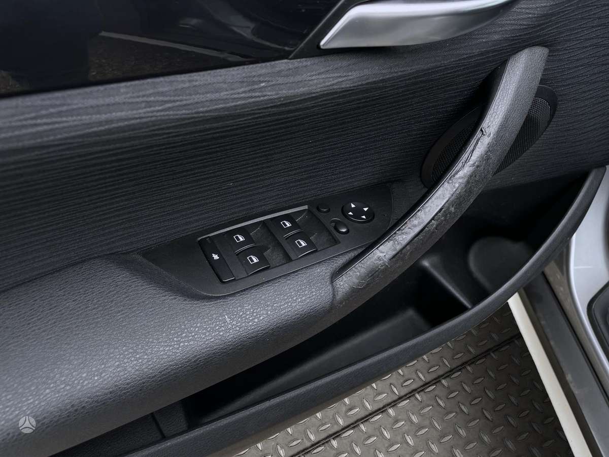 BMW X1 2011 — photo 13