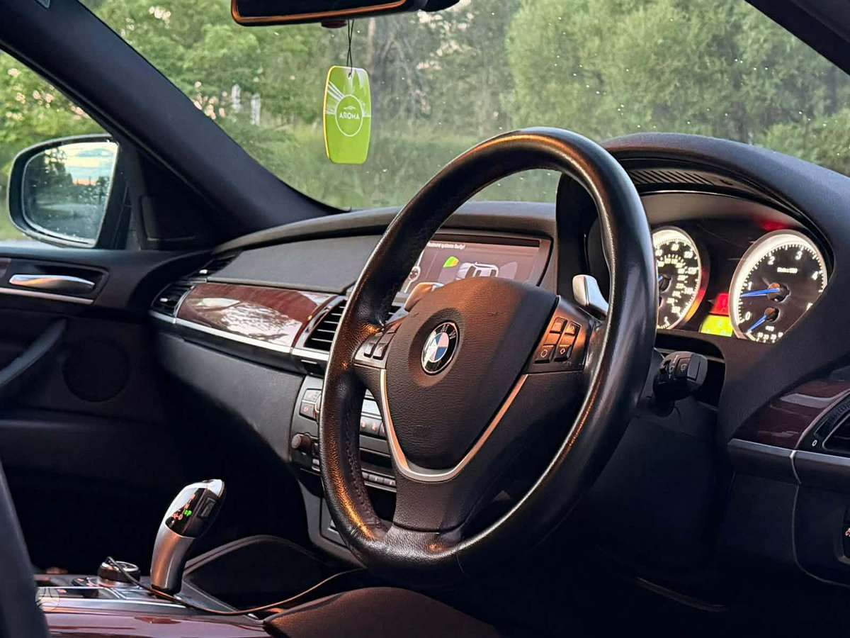 BMW X6 2010 — photo 10