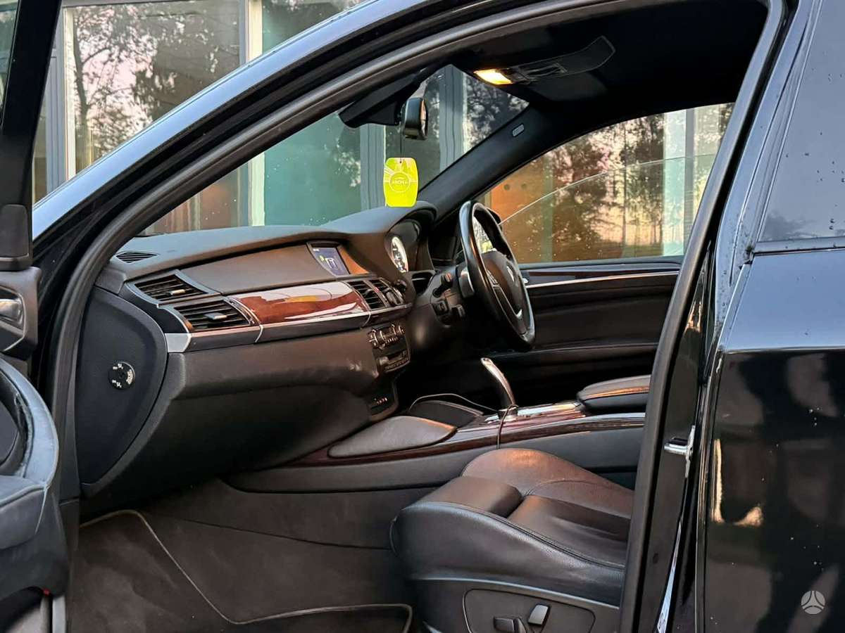 BMW X6 2010 — photo 9