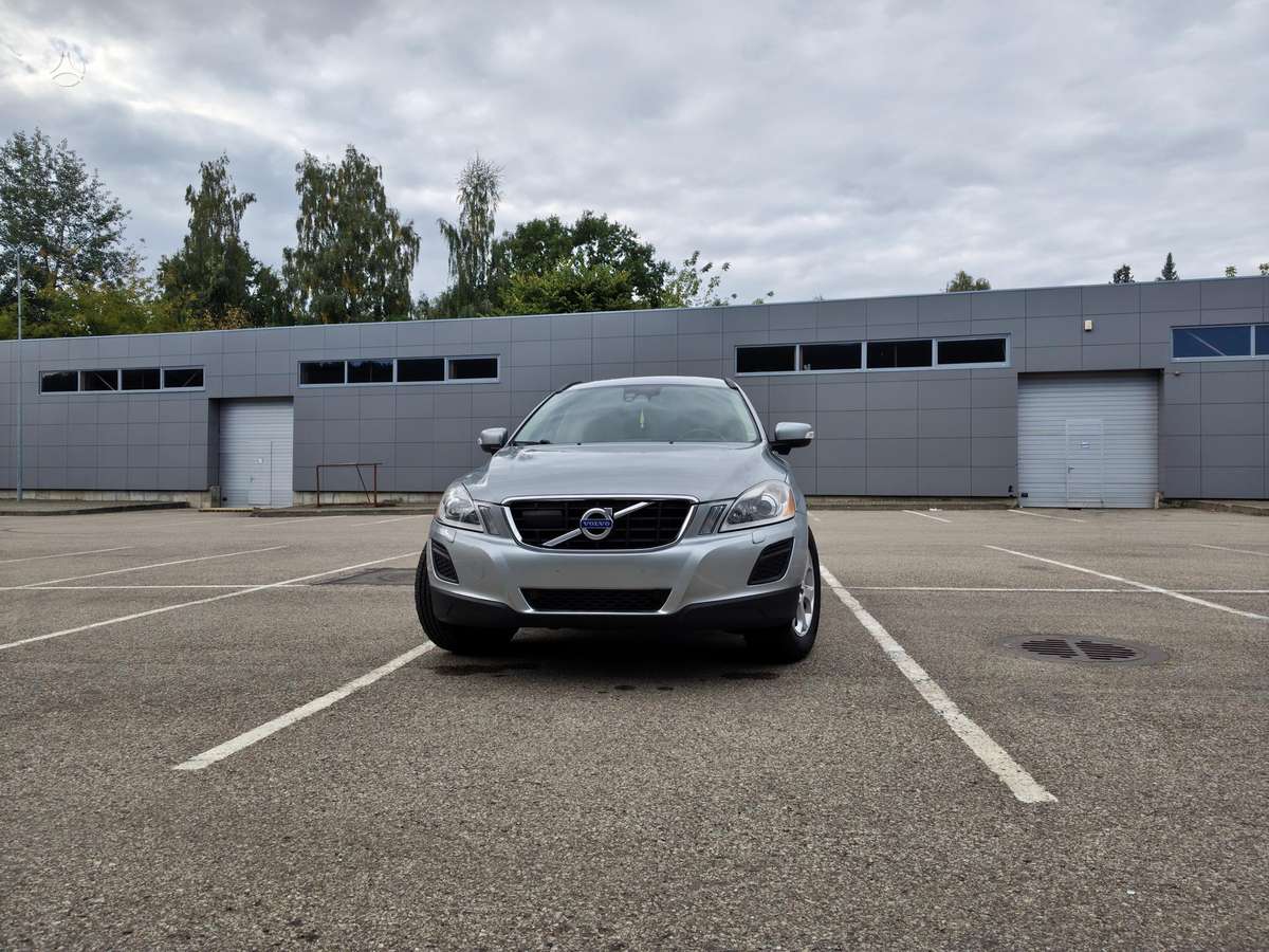 Volvo XC60 2010 — вигляд ззаду