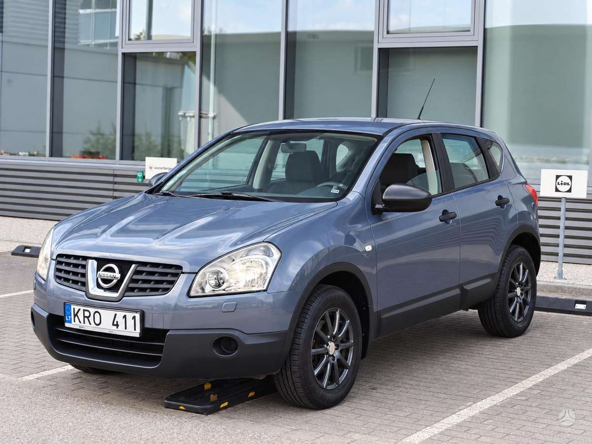 Nissan Qashqai 2008 — rear view