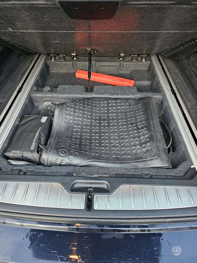 BMW 530 2011 — photo 11