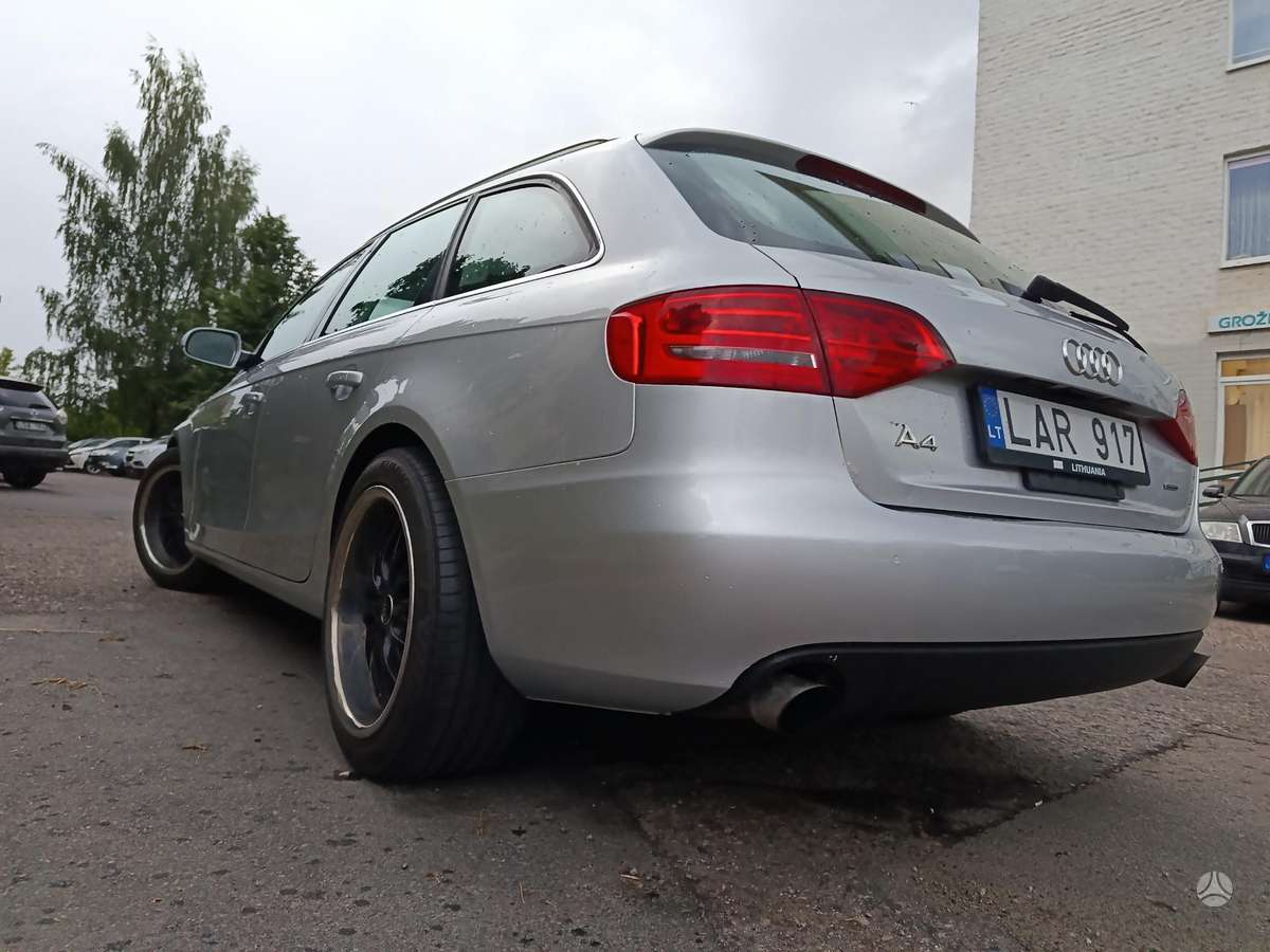 Audi A4 2010 — двигун 1984 cm³, 211 HP (155kW)