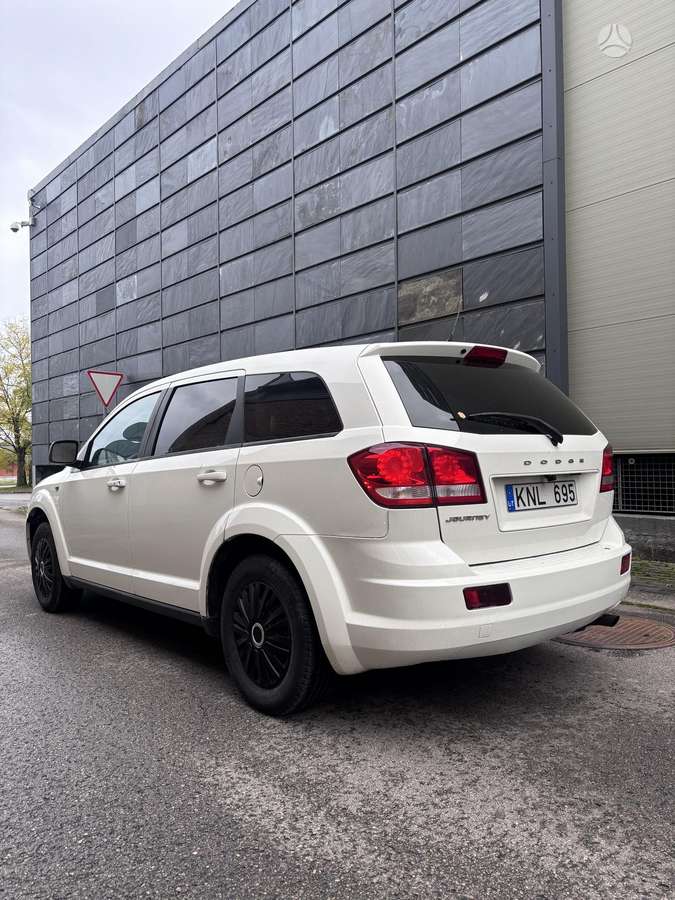 Dodge Journey 2012 — engine 2360 cm³, 175 HP (129kW)