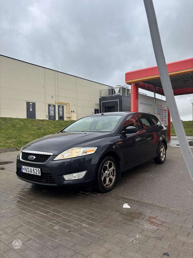 Ford Mondeo 2010 — вигляд ззаду