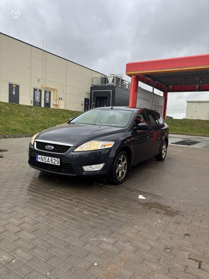 Ford Mondeo 2010 — салон