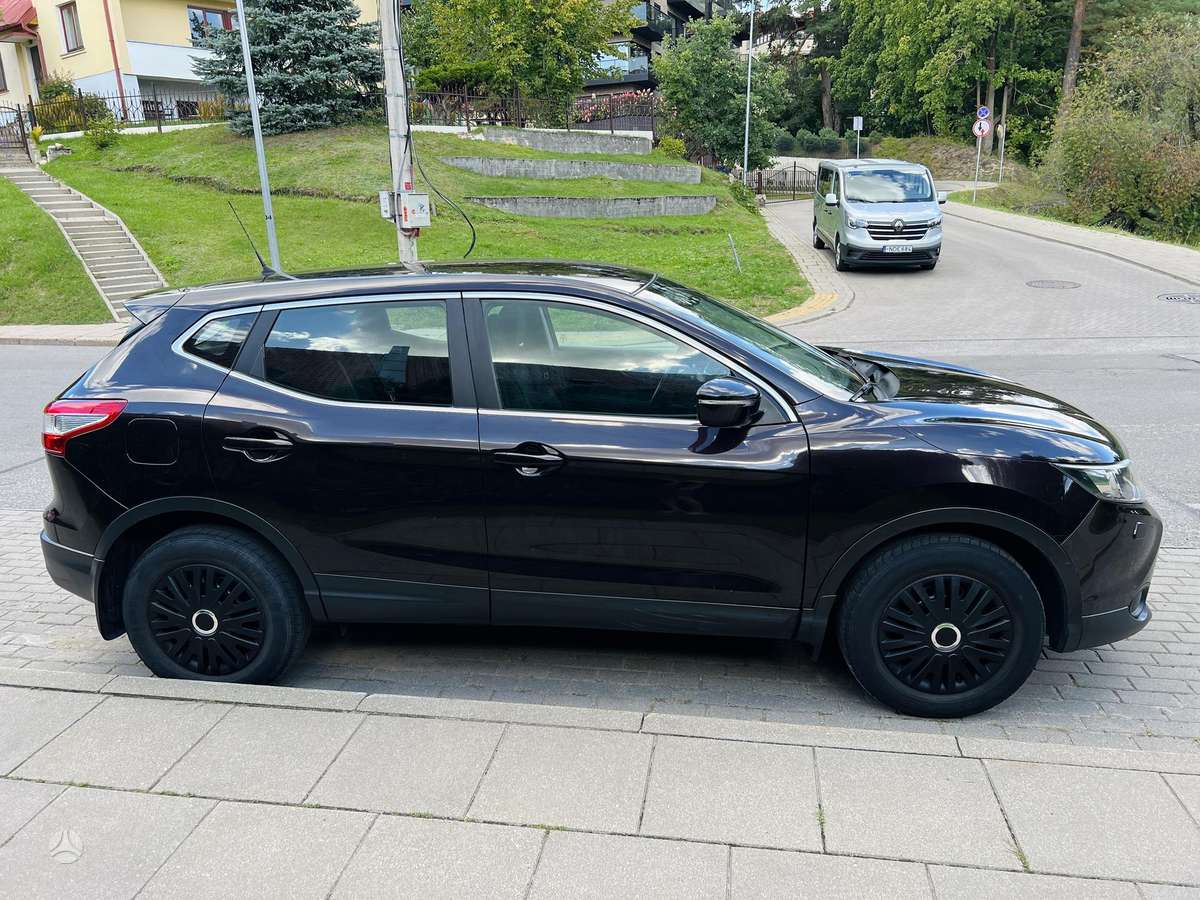 Nissan Qashqai 2014 — rear view