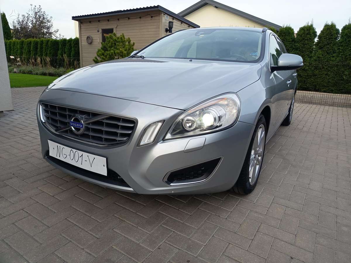 Volvo V60 2013 — вигляд ззаду