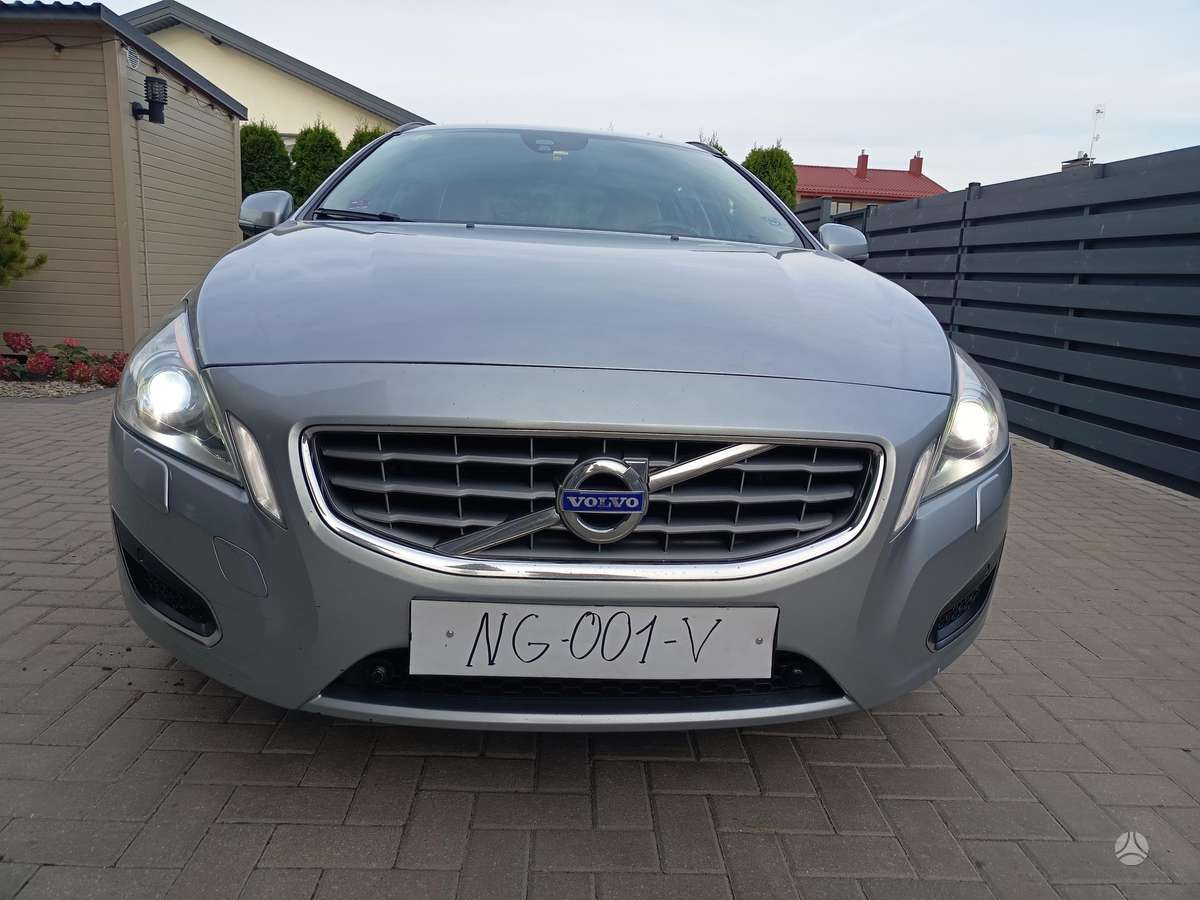 Volvo V60 2013 — салон