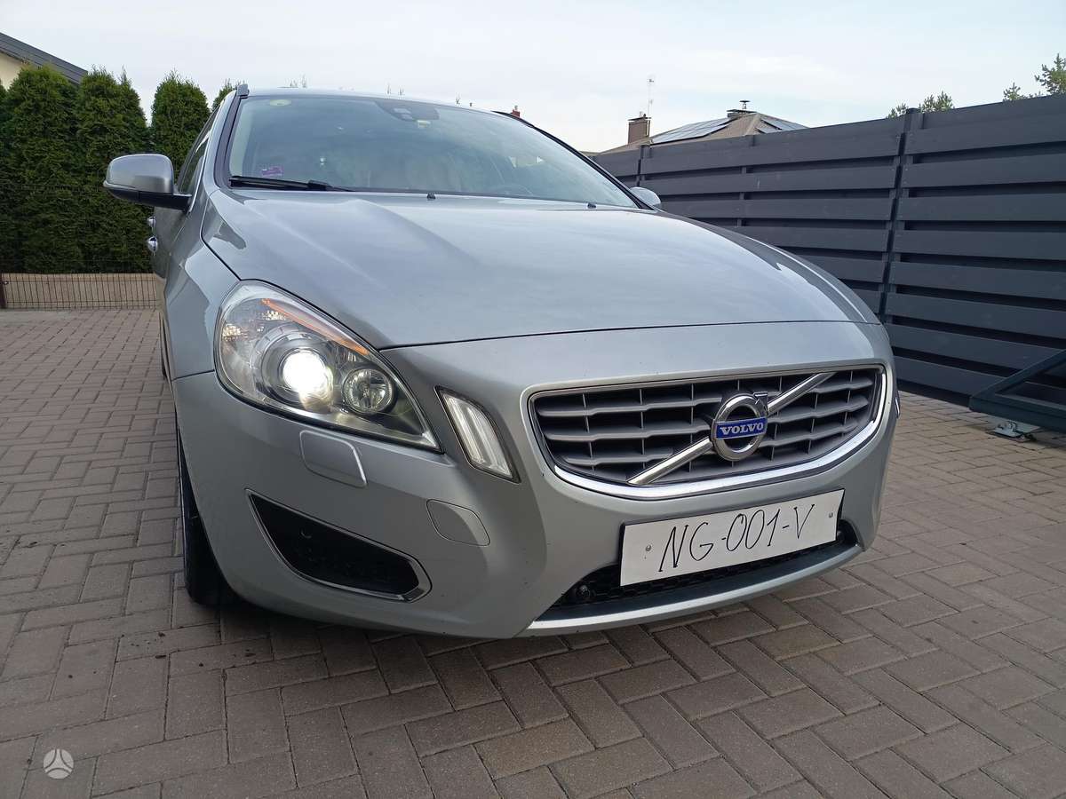 Volvo V60 2013 — двигун 1984 cm³, 136 HP (100kW)