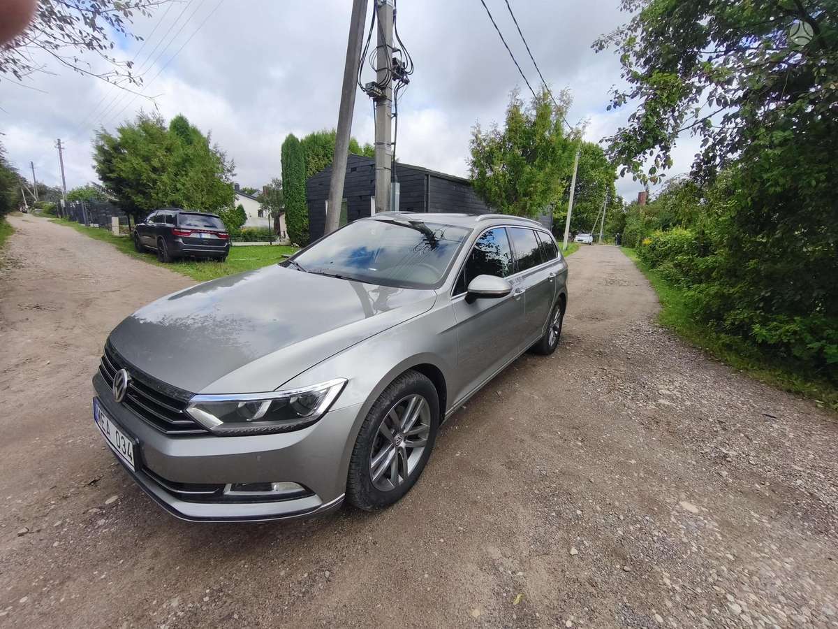 Volkswagen Passat 2015 — rear view