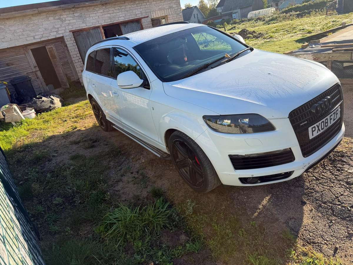 Audi Q7 2008 — rear view
