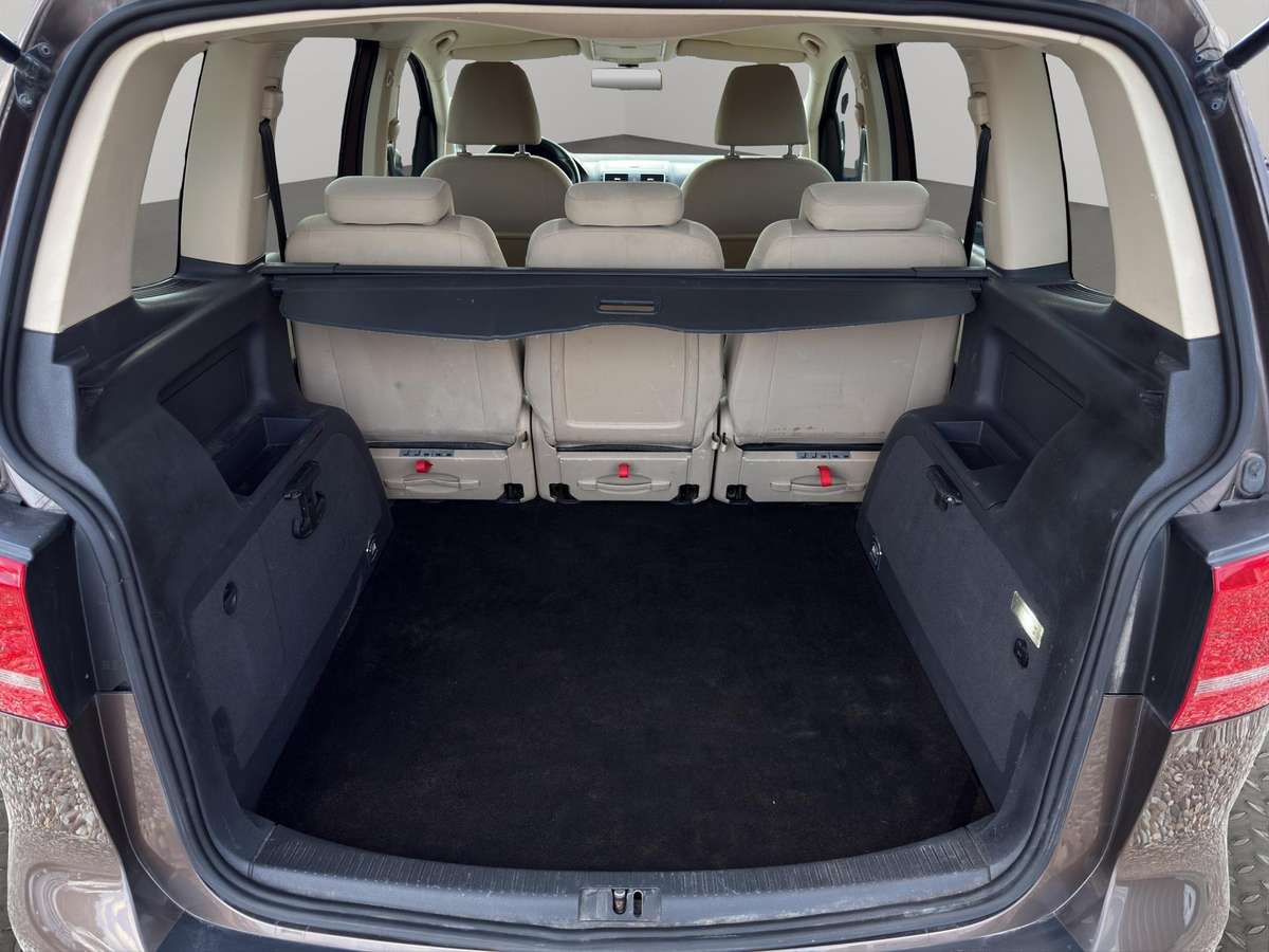 Volkswagen Touran 2011 — photo 10
