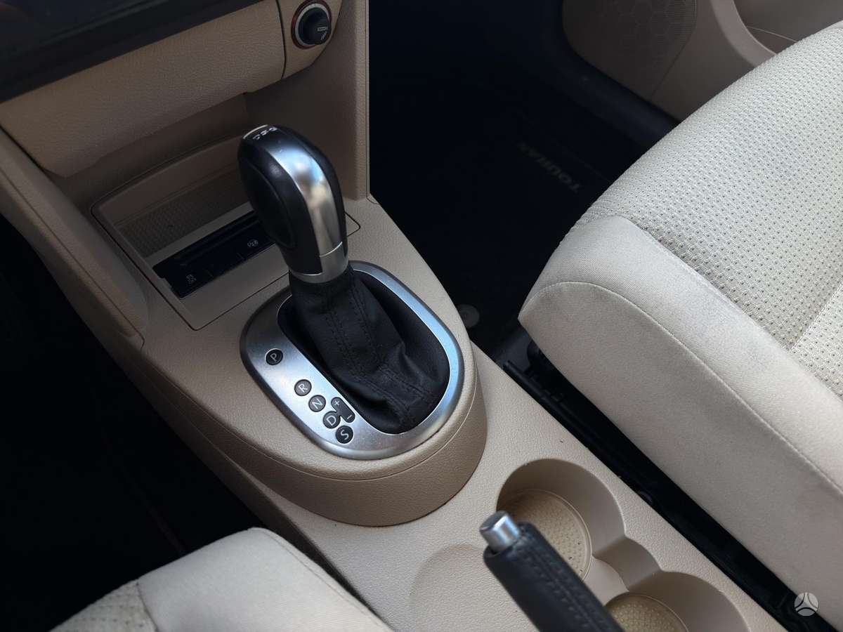 Volkswagen Touran 2011 — photo 15