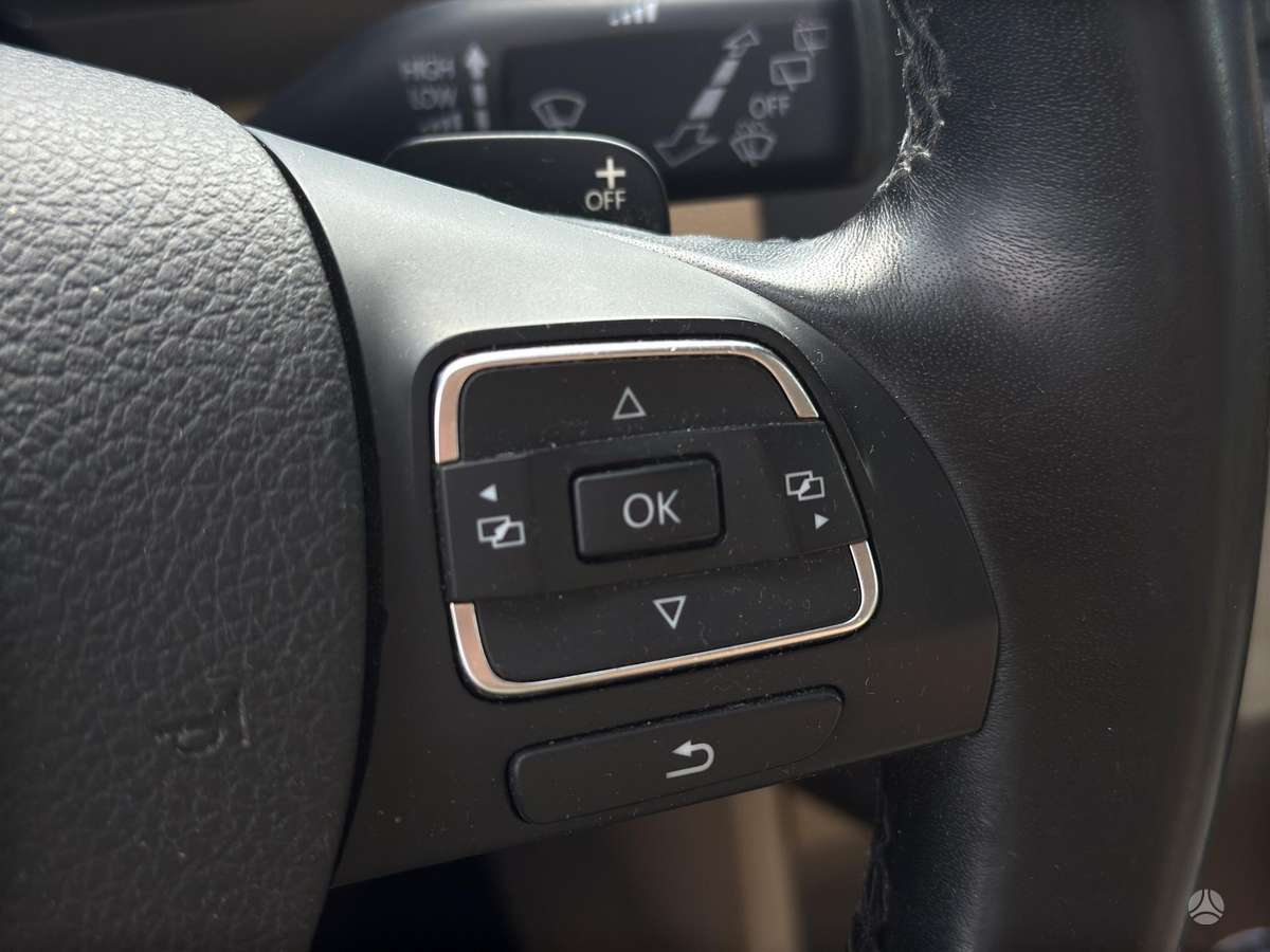 Volkswagen Touran 2011 — photo 19