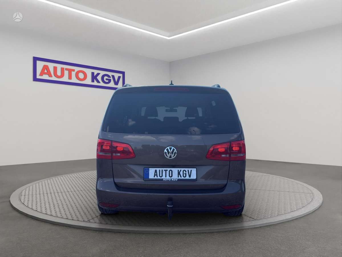 Volkswagen Touran 2011 — engine 1600 cm³, 105 HP (77kW)