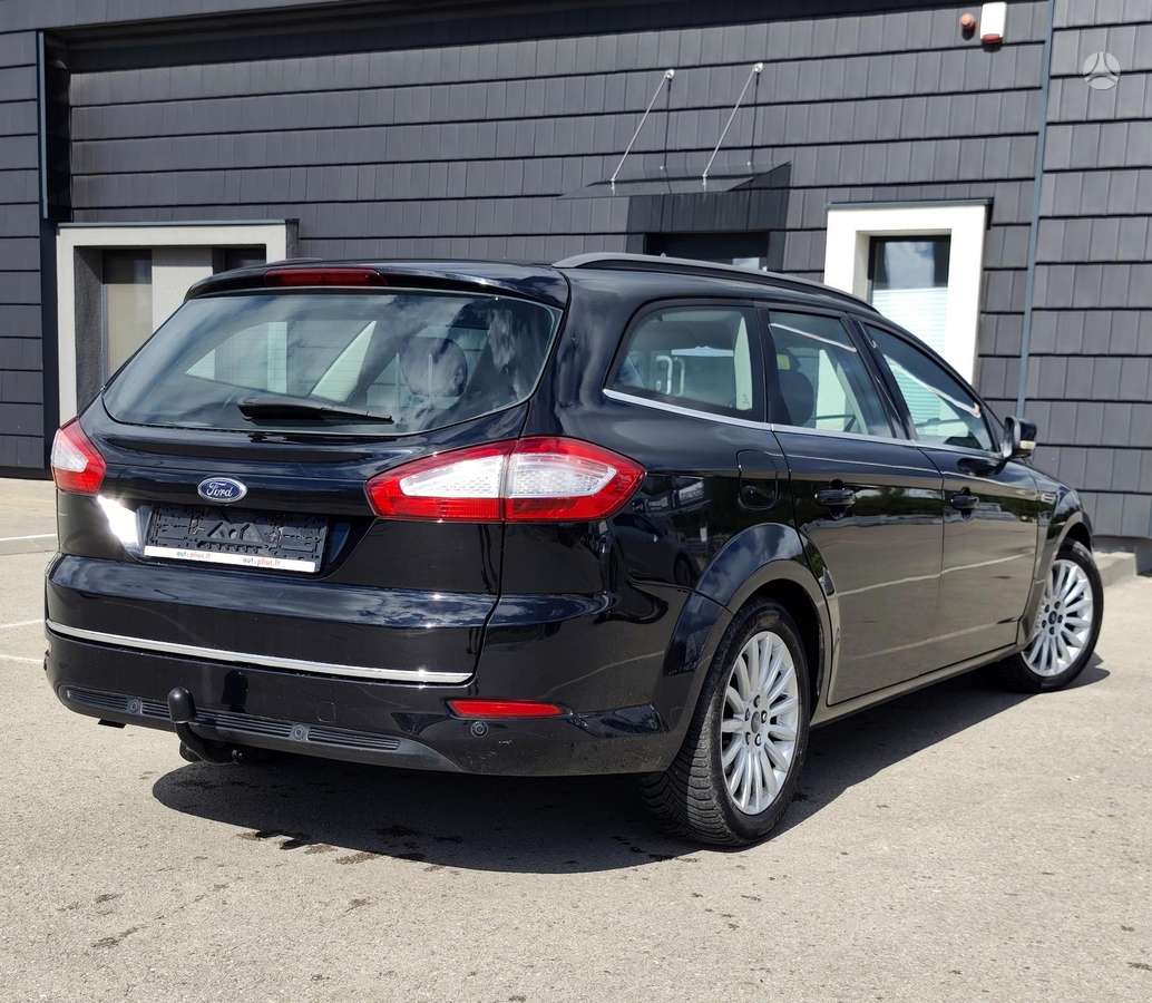 Ford Mondeo 2014 — rear view