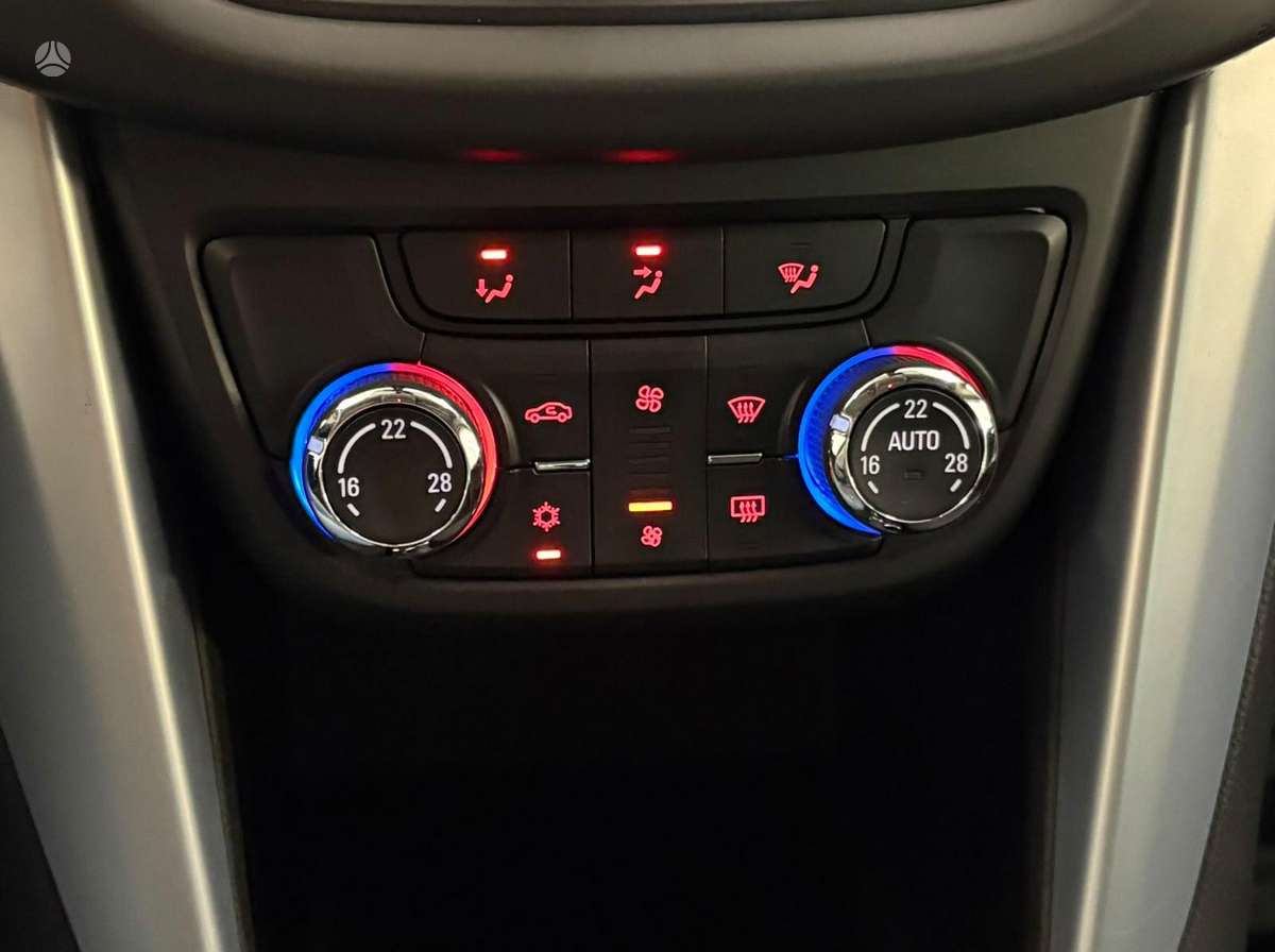 Opel Zafira 2013 — photo 10