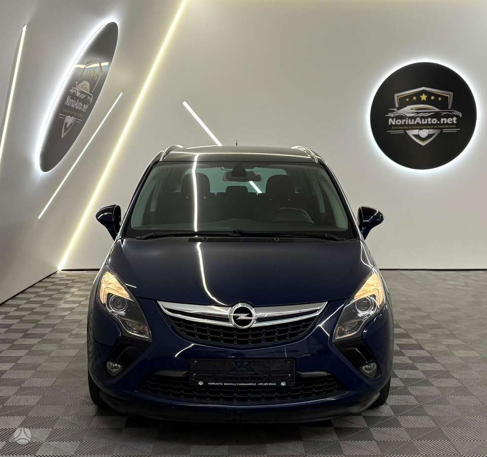 Opel Zafira 2013 — photo 11