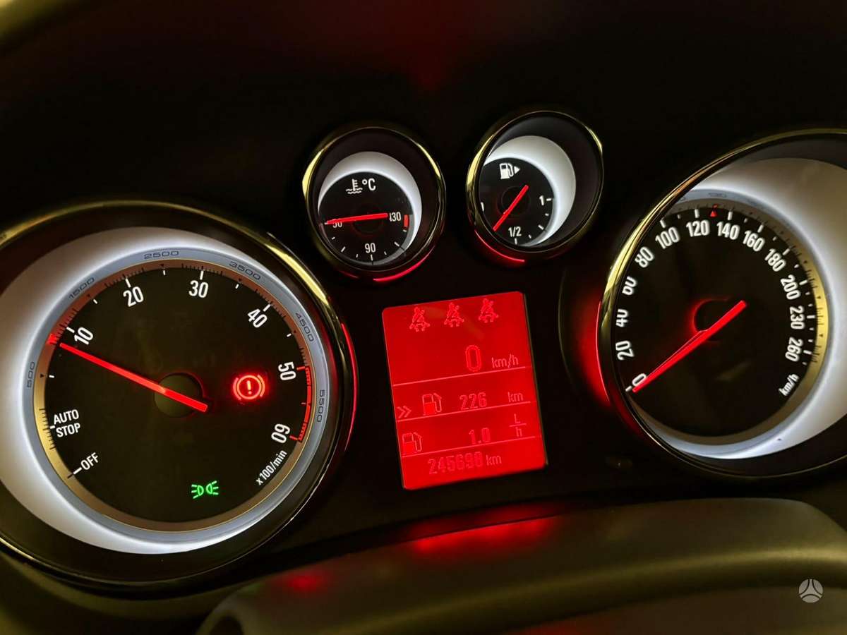 Opel Zafira 2013 — photo 14