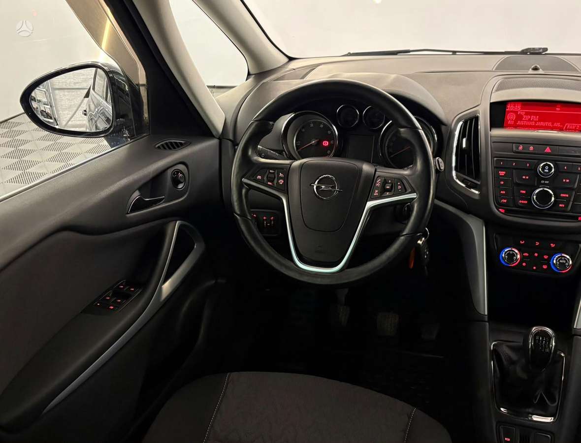Opel Zafira 2013 — photo 15