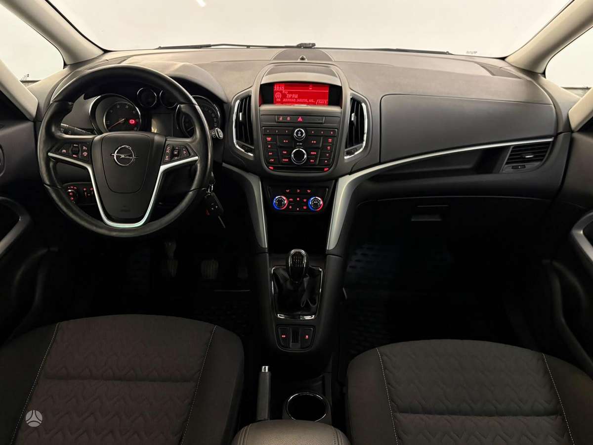 Opel Zafira 2013 — photo 16