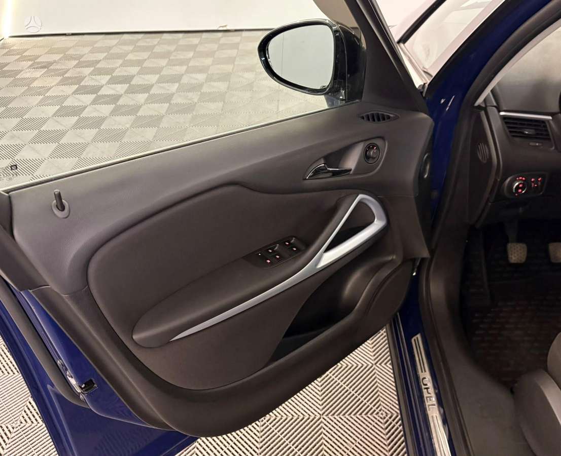 Opel Zafira 2013 — photo 20