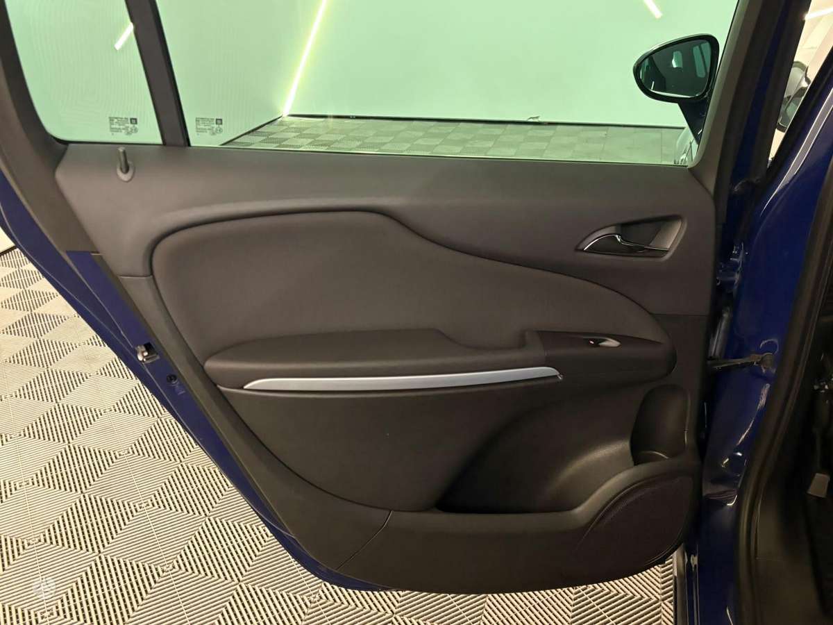 Opel Zafira 2013 — photo 21