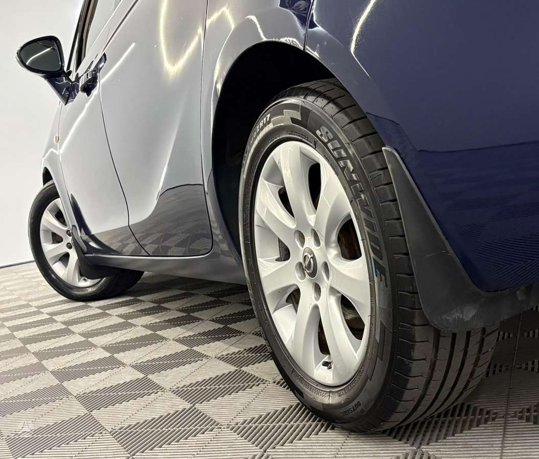 Opel Zafira 2013 — photo 24