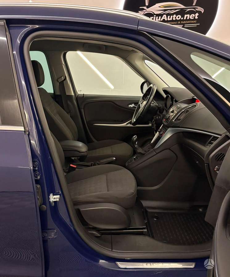 Opel Zafira 2013 — photo 7
