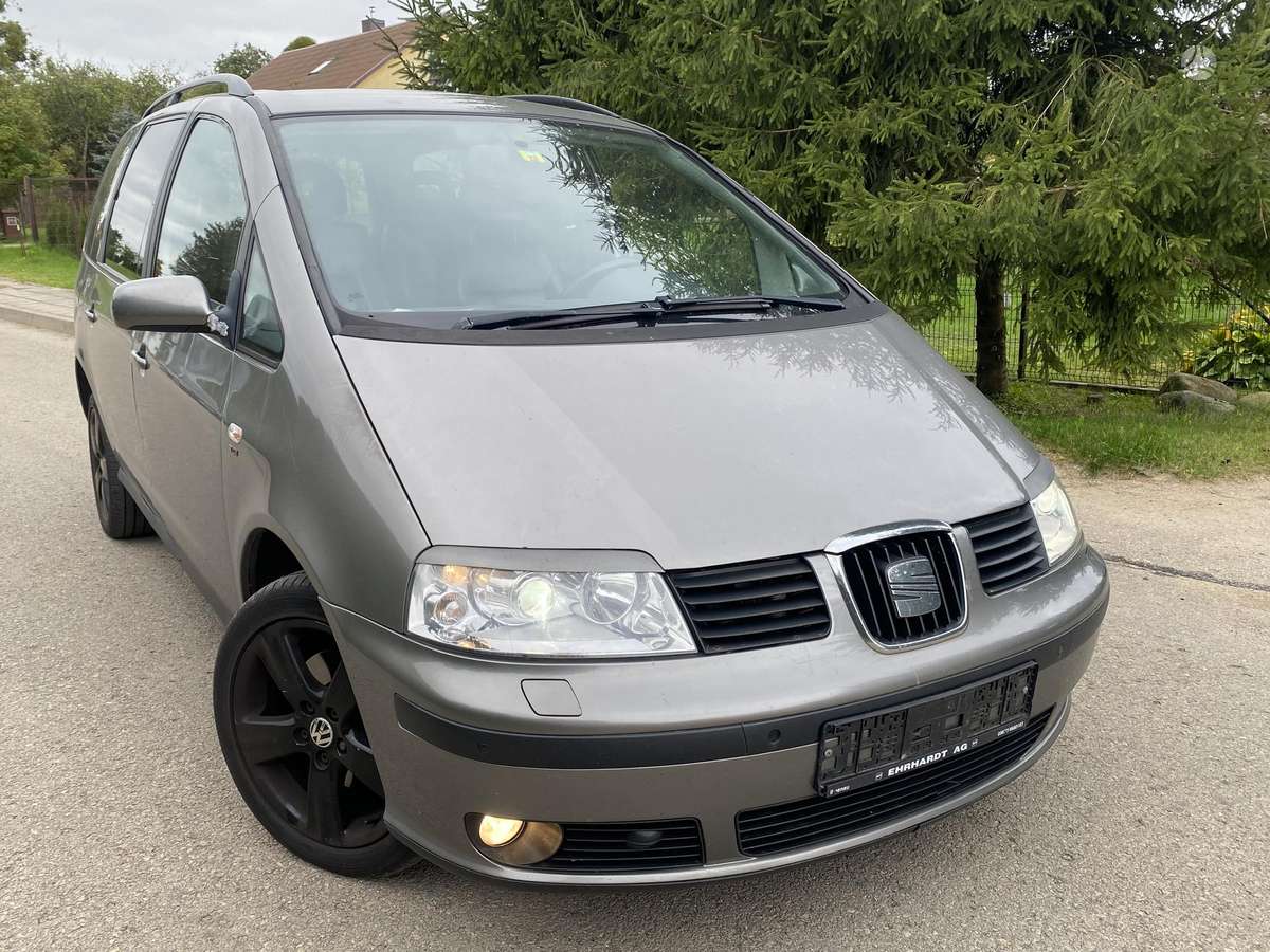 Seat Alhambra 2008 — вигляд ззаду