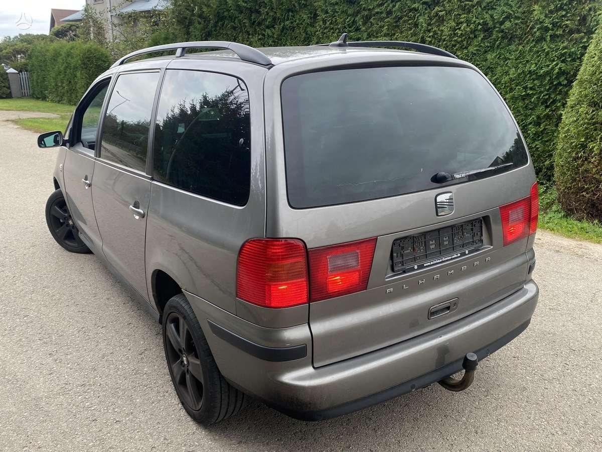Seat Alhambra 2008 — салон
