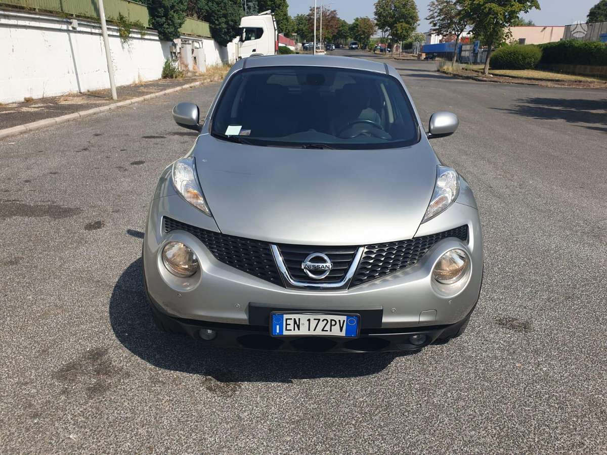 Nissan Juke 2012 — rear view