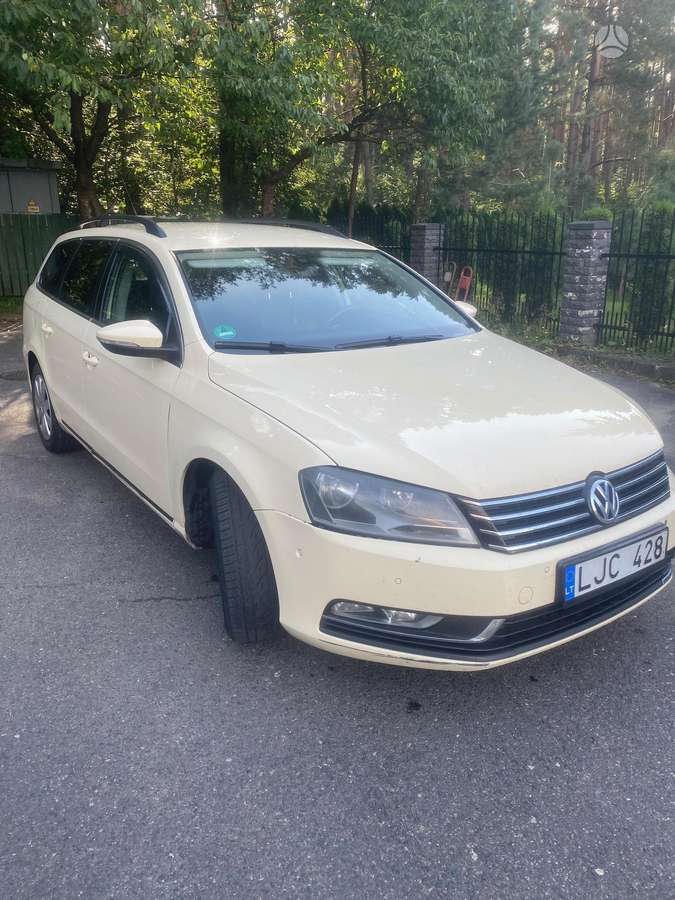 Volkswagen Passat 2014 — вигляд ззаду