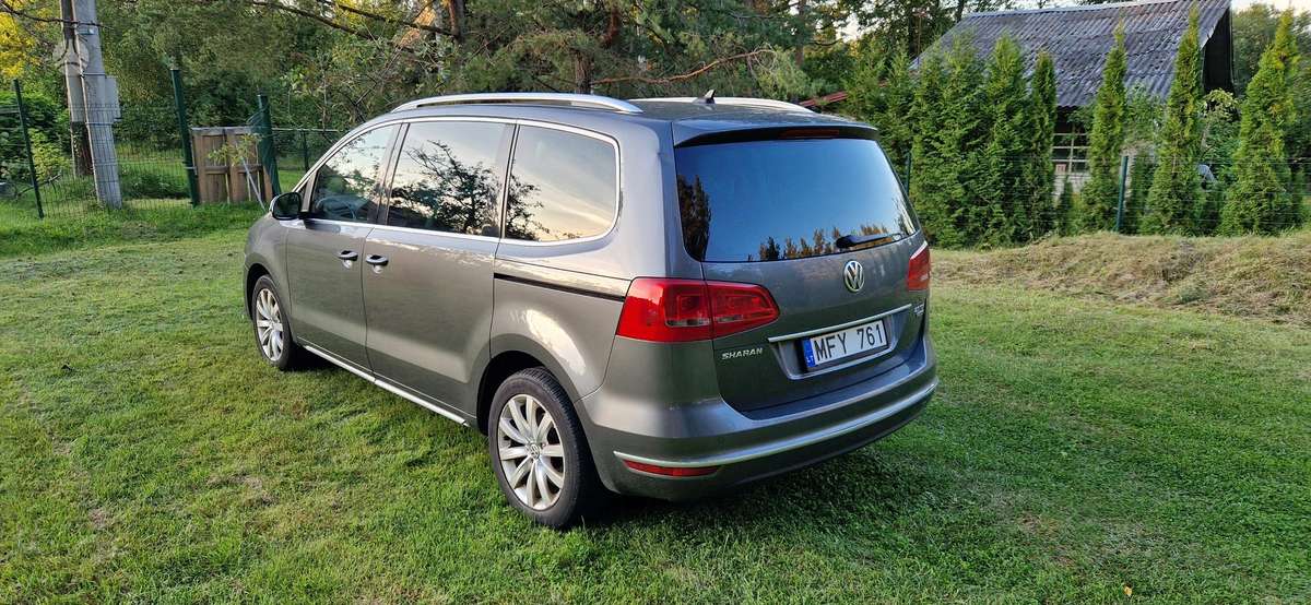Volkswagen Sharan 2011 — салон