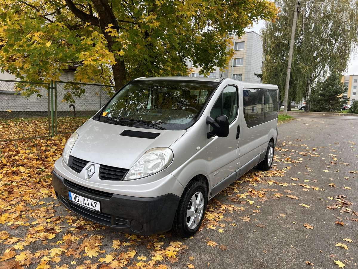 Renault Trafic 2008 — вигляд ззаду