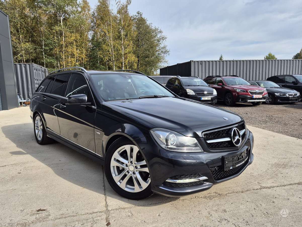 Mercedes-Benz C250 2012 — вигляд ззаду