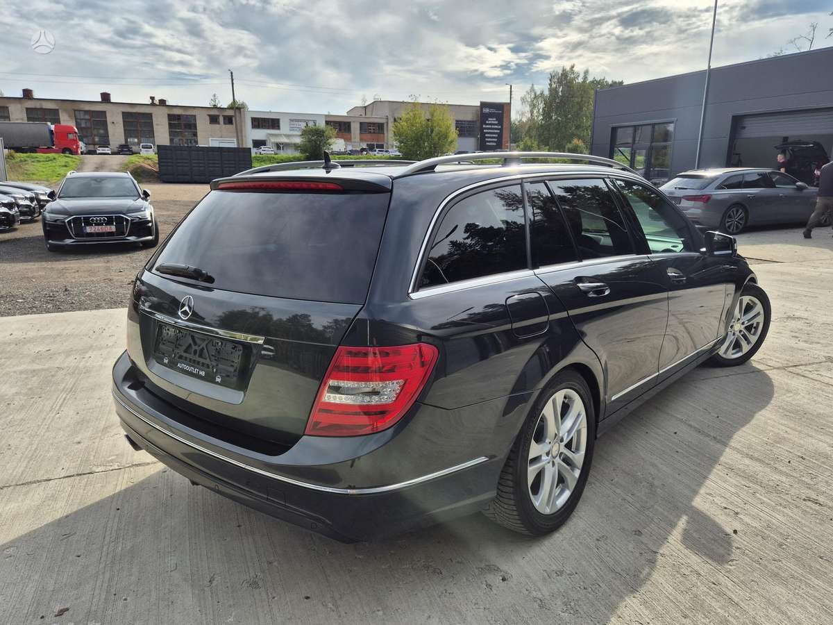Mercedes-Benz C250 2012 — салон