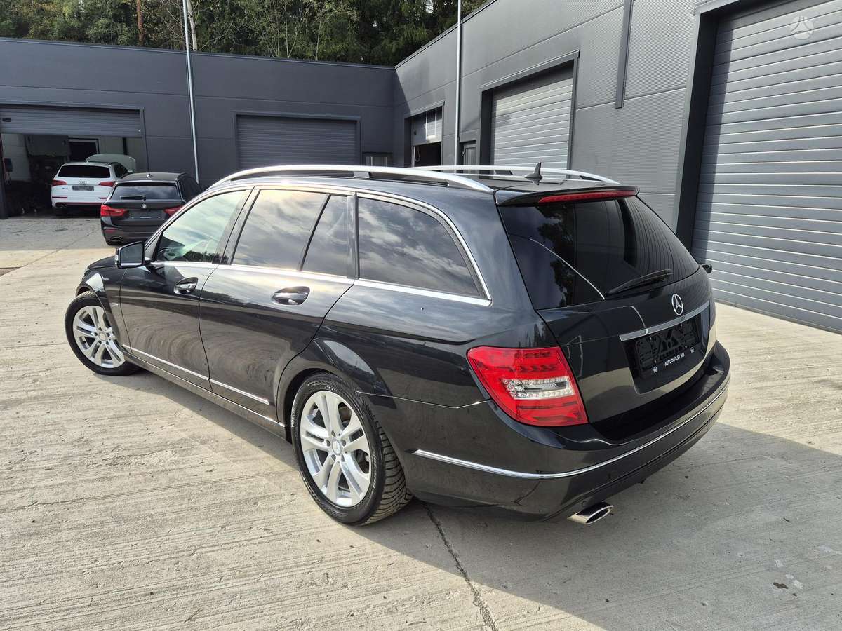 Mercedes-Benz C250 2012 — двигун 2143 cm³, 204 HP (150kW)