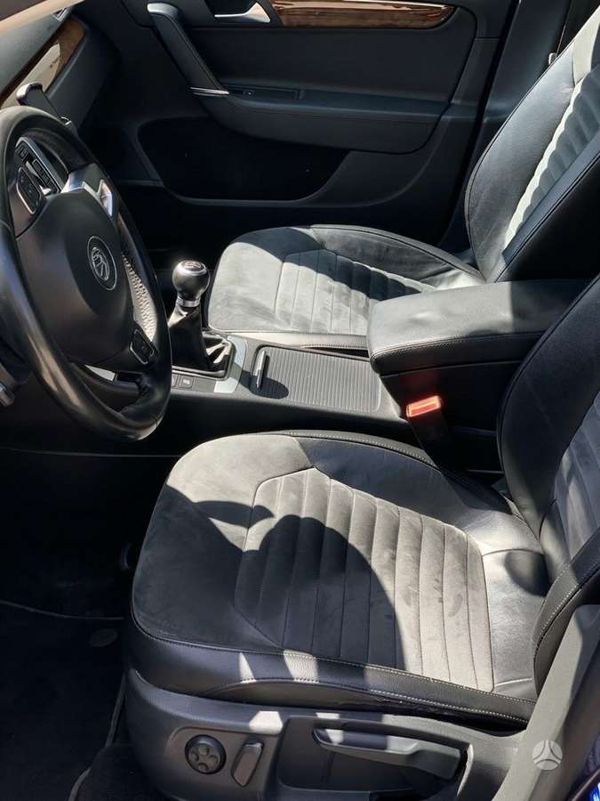 Volkswagen Passat 2011 — photo 7