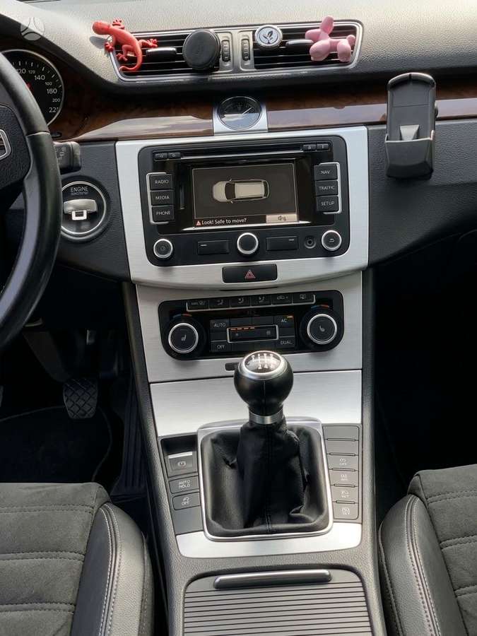 Volkswagen Passat 2011 — photo 8