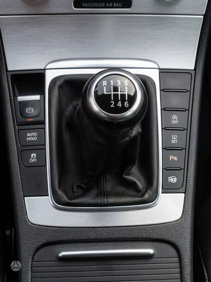 Volkswagen Passat 2011 — photo 9