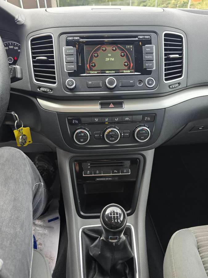 Seat Alhambra 2014 — photo 12