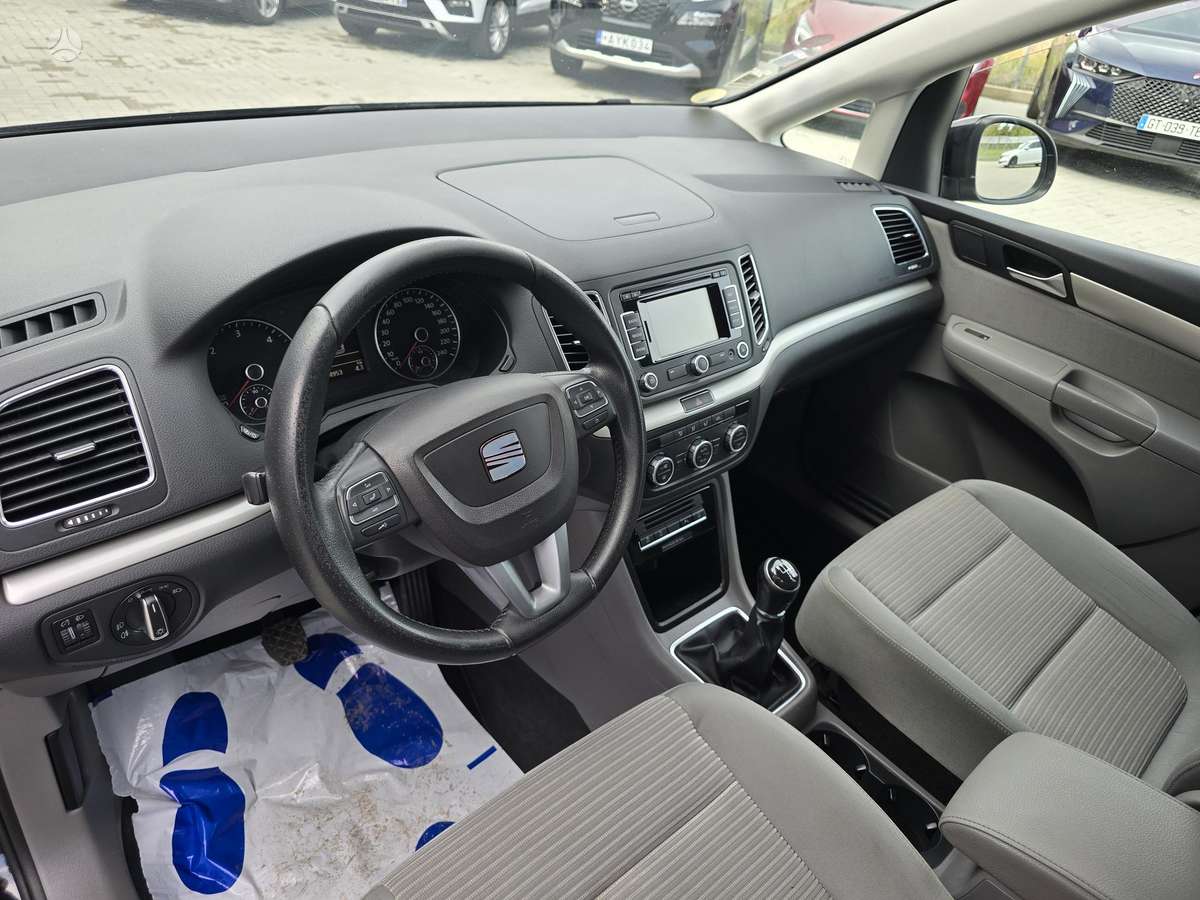 Seat Alhambra 2014 — photo 16