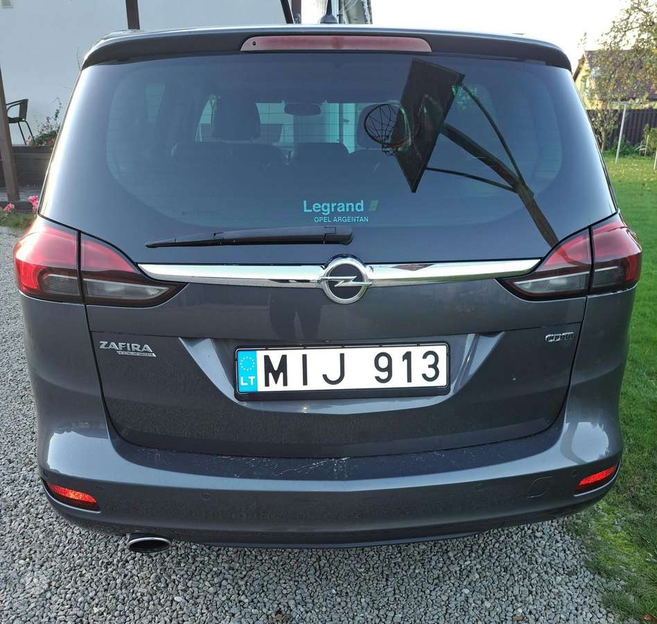 Opel Zafira 2012 — engine 1956 cm³, 165 HP (121kW)