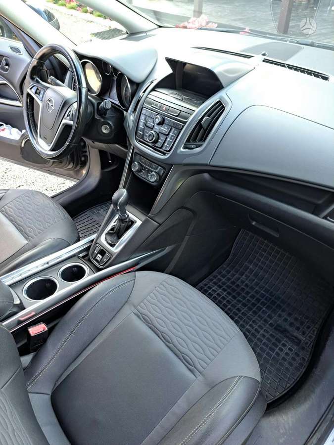 Opel Zafira 2012 — photo 9