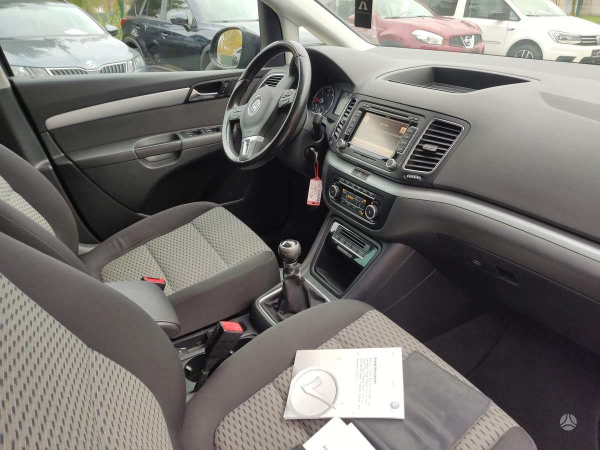 Volkswagen Sharan 2010 — photo 10