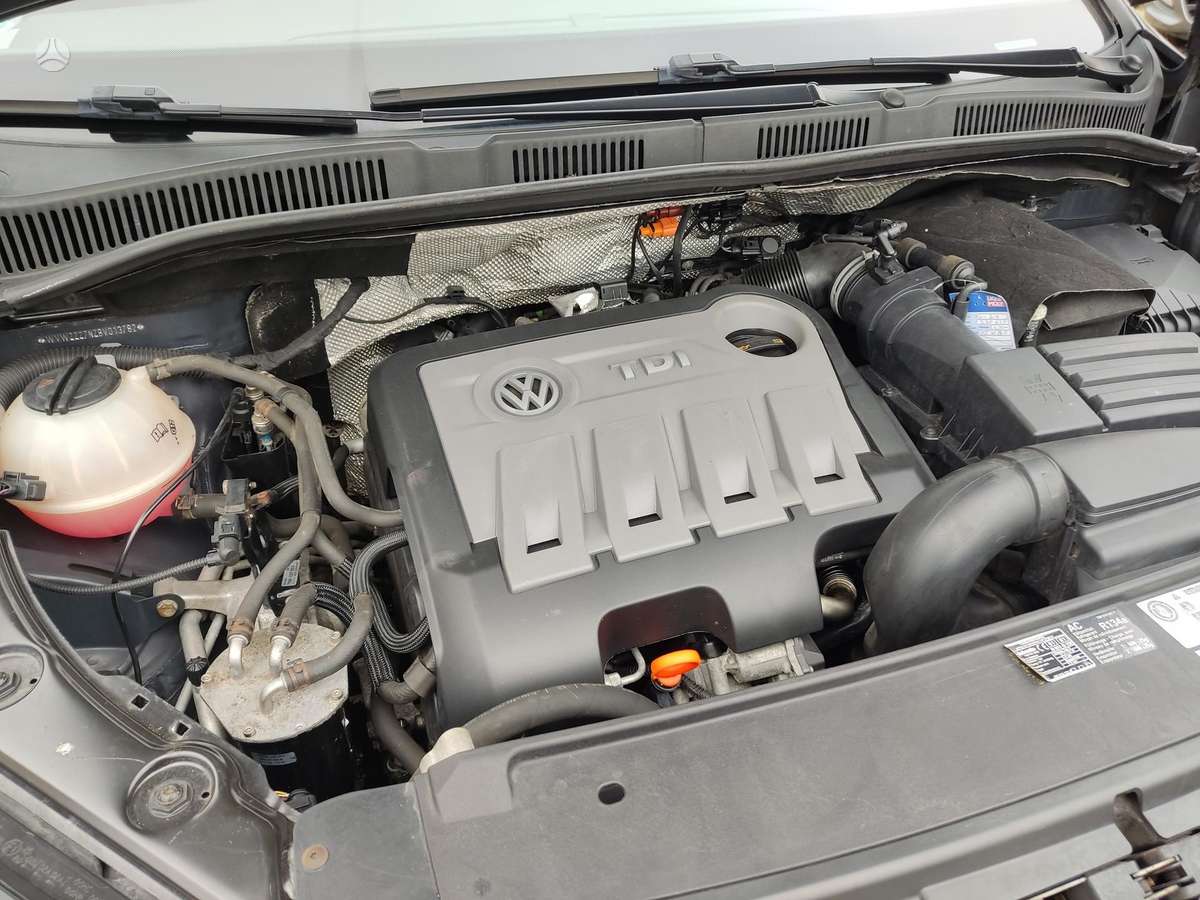 Volkswagen Sharan 2010 — photo 18